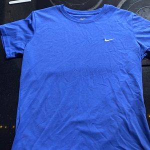 I’m selling a Nike dri-fit shirt
